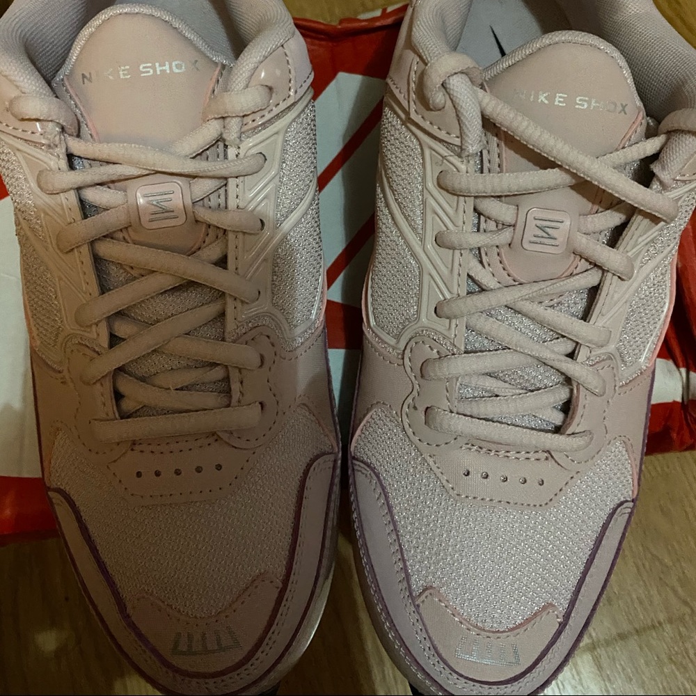 Brand New Nike Shox size 6.5